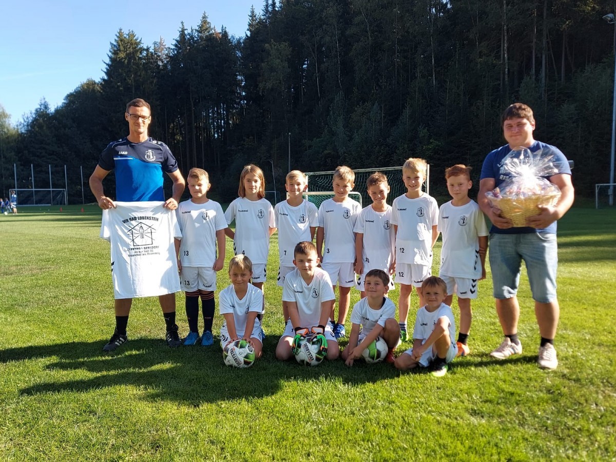 Neues Trainingsoutfit für die F-Junioren