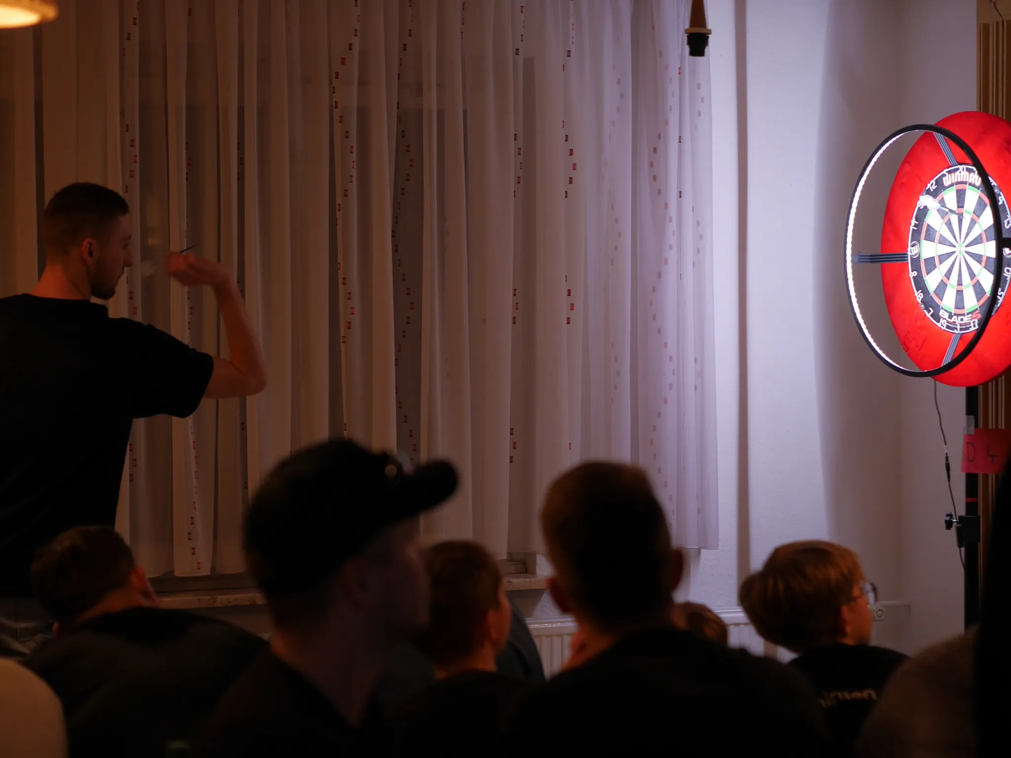 DIE PFEILE FLIEGEN WIEDER